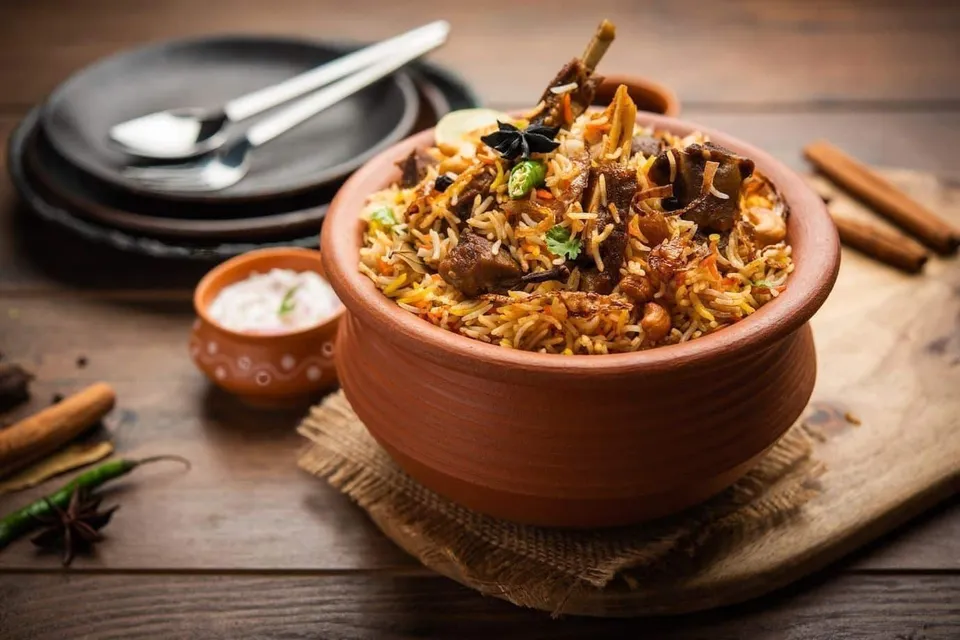 HY. Chicken Matka Biryani 6 Person